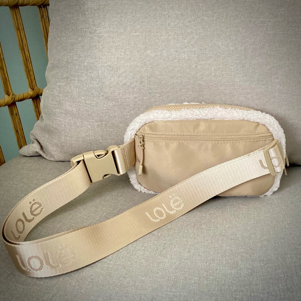 Lole Sherpa Fleece Crossbody Bag Cream Ivory Cozy Athleisure Belt Bag Fanny Pack - Picture 2 of 3